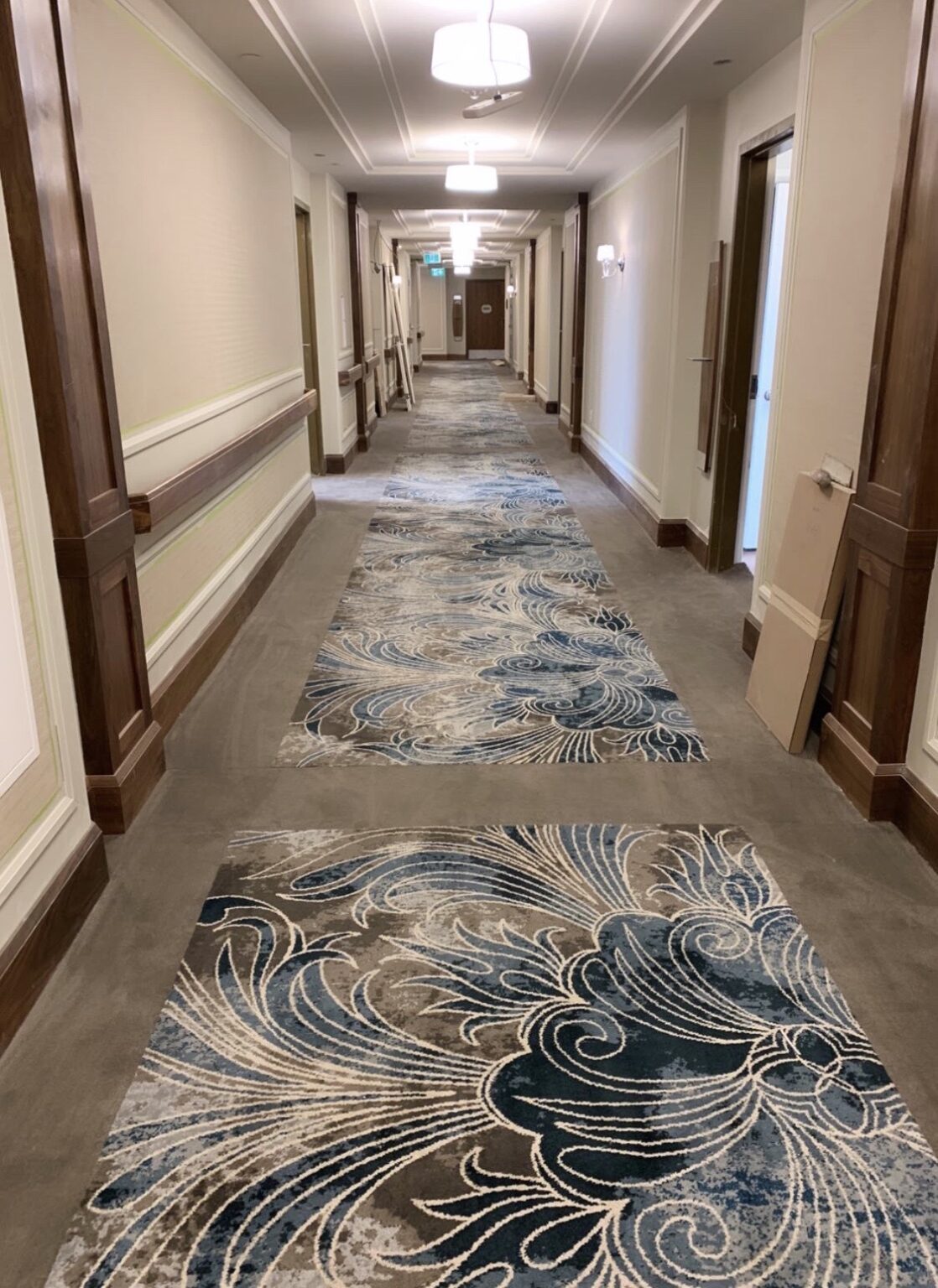 Broadloom vs. Carpet Tiles Which is Better? Zelta Floor & Design